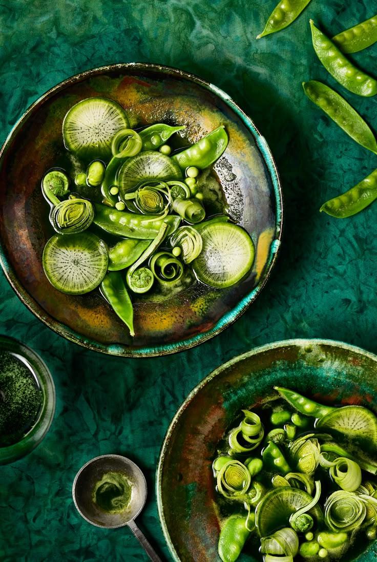 Leafy Greens: Crisp & Nutrient-Rich Mix